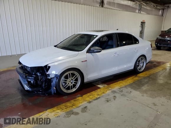 ✅ 2017 Volkswagen Jetta GLI • VIN: 3VW4T7AJ3HM335736 • Lot: 90134135. Wystawiony na Copart z przebiegiem 70 402 mil. Bezpłatny archiwum sprzedaży aukcyjnych z USA i szczegółowy raport historii pojazdu na DreamBid. Zdjęcie 1.