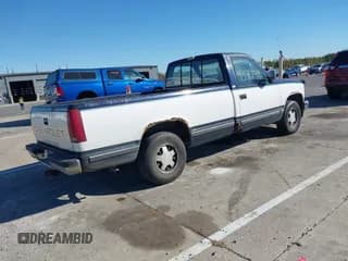 ✅ 1989 Chevrolet Silverado 1500 • VIN: 1GCDC14K8KE108642 • Lot: 43461941. Wystawiony na IAAI z przebiegiem 182 332 mil. Bezpłatny archiwum sprzedaży aukcyjnych z USA i szczegółowy raport historii pojazdu na DreamBid. Zdjęcie 4.