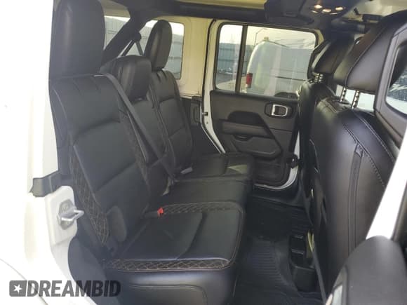 ✅ 2020 Jeep Wrangler Unlimited Sahara • VIN: 1C4HJXEM8LW325372 • Lot: 44350084. Wystawiony na Copart z przebiegiem 55 314 mil. Bezpłatny archiwum sprzedaży aukcyjnych z USA i szczegółowy raport historii pojazdu na DreamBid. Zdjęcie 10.