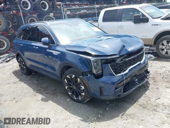 ✅ 2025 Kia Sorento EX • VIN: 5XYRH4JF8SG341900 • Lot: 42720674. Wystawiony na IAAI z przebiegiem 973 mil. Bezpłatny archiwum sprzedaży aukcyjnych z USA i szczegółowy raport historii pojazdu na DreamBid. Zdjęcie 1.