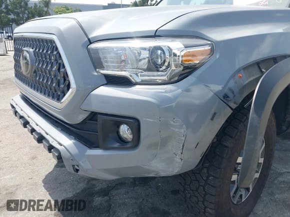 ✅ 2019 Toyota Tacoma SR5 • VIN: 3TMDZ5BNXKM057710 • Lot: 42061769. Wystawiony na IAAI z przebiegiem 82 575 mil. Bezpłatny archiwum sprzedaży aukcyjnych z USA i szczegółowy raport historii pojazdu na DreamBid. Zdjęcie 20.