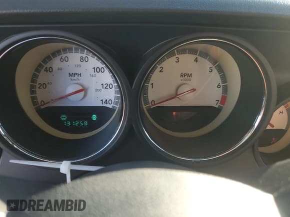 ✅ 2010 Dodge Challenger SE • VIN: 2B3CJ4DV1AH283627 • Lot: 87281084. Wystawiony na Copart z przebiegiem 131 258 mil. Bezpłatny archiwum sprzedaży aukcyjnych z USA i szczegółowy raport historii pojazdu na DreamBid. Zdjęcie 9.