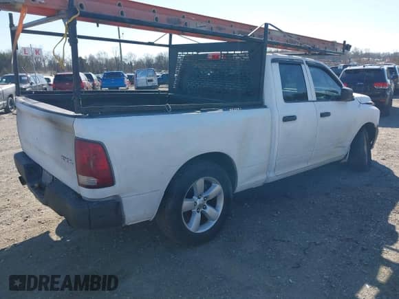 2015 Ram 1500 Express z VIN 1C6RR7FT6FS618516, wystawiony jako IAAI lot #41752066 z przebiegiem 213 154 mil mil oraz . Historia ofert i sprzedaży dostępna na DreamBid. Obrazek 4.