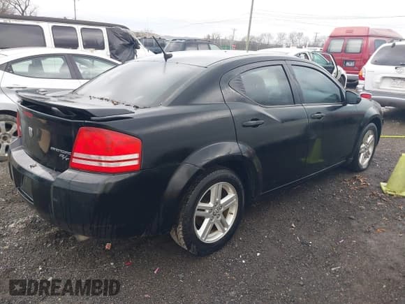 ✅ 2010 Dodge Avenger R/T • VIN: 1B3CC5FB4AN156557 • Лот: 41530875. Опубликован ранее на IAAI с пробегом 218 944 миль. Бесплатный доступ к архиву аукционных продаж из США и подробный отчёт об истории автомобиля на DreamBid. Изображение 4.