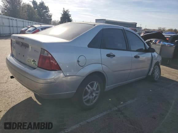 ✅ 2006 Ford Focus S • VIN: 1FAHP34N46W219609 • Lot: 92470025. Wystawiony na Copart z przebiegiem Nie podano. Bezpłatny archiwum sprzedaży aukcyjnych z USA i szczegółowy raport historii pojazdu na DreamBid. Zdjęcie 3.