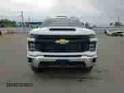 2024 Chevrolet Silverado 3500HD Work Truck с VIN 1GC4YSE78RF330944, выставлен на аукционе Copart как лот 58736225 с пробегом 6 019 миль миль и Списание • Salvage title. История ставок и продаж доступна на DreamBid. Изображение 13.