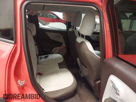 ✅ 2017 Jeep Renegade Altitude • VIN: ZACCJABB7HPE63399 • Lot: 41635030. Wystawiony na IAAI z przebiegiem 90 184 mil. Bezpłatny archiwum sprzedaży aukcyjnych z USA i szczegółowy raport historii pojazdu na DreamBid. Zdjęcie 8.