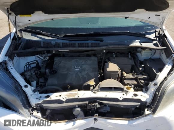 ✅ 2015 Toyota Sienna SE • VIN: 5TDXK3DC9FS648666 • Lot: 92386635. Listed on Copart with 188,273 mi. Free auction sales archive from the USA and detailed vehicle history report at DreamBid. Image 12.