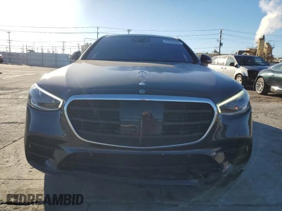 ✅ 2022 Mercedes-Benz S 500 • VIN: W1K6G6DB9NA079874 • Lot: 87070345. Wystawiony na Copart z przebiegiem 31 622 mil. Bezpłatny archiwum sprzedaży aukcyjnych z USA i szczegółowy raport historii pojazdu na DreamBid. Zdjęcie 5.