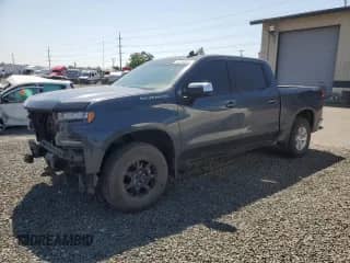 2020 Chevrolet Silverado 1500 LT z VIN 3GCUYDED0LG355697, wystawiony jako Copart lot #61253695 z przebiegiem 108 643 mil mil oraz Szkoda całkowita • Salvage title. Historia ofert i sprzedaży dostępna na DreamBid. Obrazek 1.
