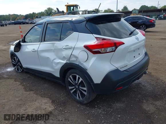 ✅ 2018 Nissan Kicks SV • VIN: 3N1CP5CU9JL527398 • Lot: 43219601. Wystawiony na IAAI z przebiegiem 71 951 mil. Bezpłatny archiwum sprzedaży aukcyjnych z USA i szczegółowy raport historii pojazdu na DreamBid. Zdjęcie 3.