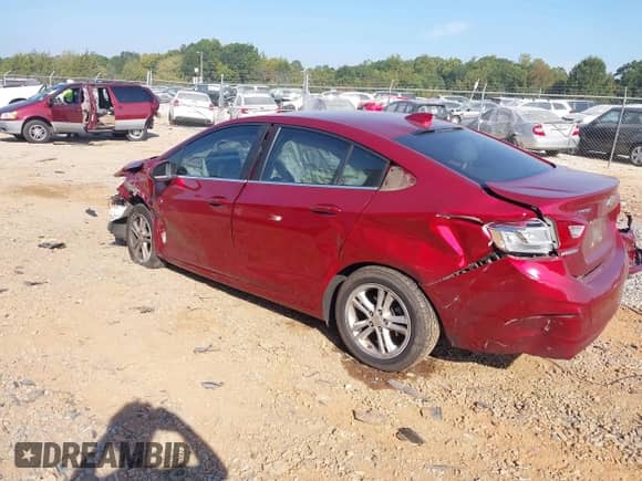 2017 Chevrolet Cruze LT z VIN 1G1BE5SM6H7220018, wystawiony jako IAAI lot #43299331 z przebiegiem 127 154 mil mil oraz . Historia ofert i sprzedaży dostępna na DreamBid. Obrazek 3.