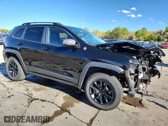 ✅ 2020 Jeep Cherokee Trailhawk • VIN: 1C4PJMBX4LD641288 • Lot: 85171585. Listed on Copart with 36,975 mi. Free auction sales archive from the USA and detailed vehicle history report at DreamBid. Image 4.