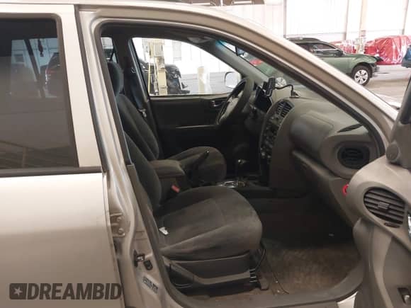 2004 Hyundai Santa Fe GLS с VIN KM8SC73EX4U813050, выставлен на аукционе IAAI как лот 40670488 с пробегом 234 125 миль миль и . История ставок и продаж доступна на DreamBid. Изображение 5.