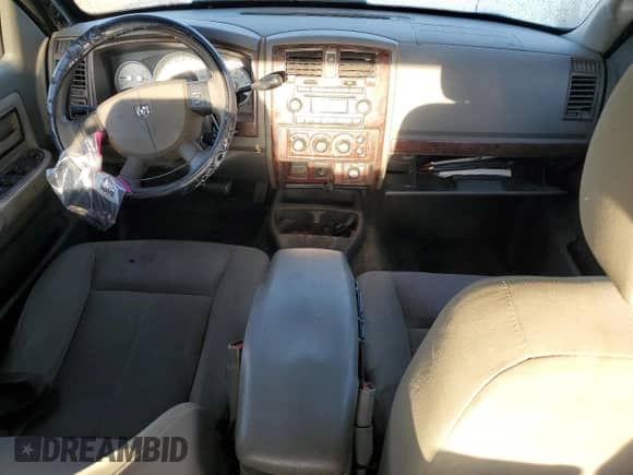 2006 Dodge Dakota SLT z VIN 1D7HW48J86S710921, wystawiony jako Copart lot #72033614 z przebiegiem 153 494 mil mil oraz Czysty tytuł • Clean title. Historia ofert i sprzedaży dostępna na DreamBid. Obrazek 8.