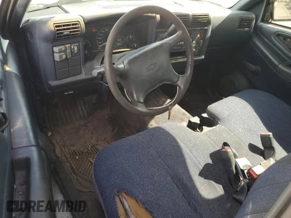 1997 Chevrolet S-10 с VIN 1GCCS14X5VK200713, выставлен на аукционе Copart как лот 79446444 с пробегом 183 308 миль миль и Списание • Salvage title. История ставок и продаж доступна на DreamBid. Изображение 8.