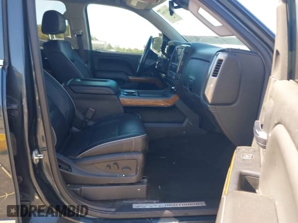 ✅ 2017 Chevrolet Silverado 1500 High Country • VIN: 3GCUKTEC5HG509458 • Lot: 43517091. Wystawiony na IAAI z przebiegiem 250 022 mil. Bezpłatny archiwum sprzedaży aukcyjnych z USA i szczegółowy raport historii pojazdu na DreamBid. Zdjęcie 5.