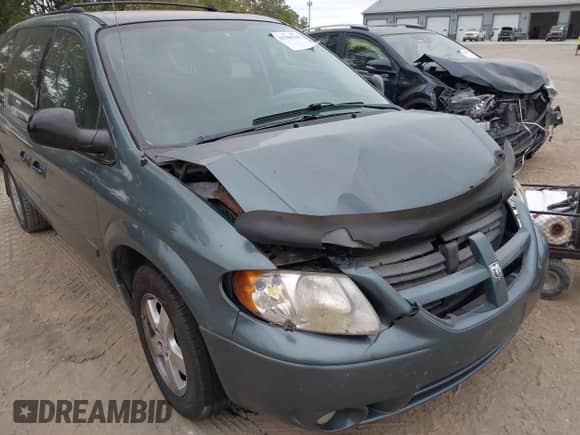2005 Dodge Caravan SXT z VIN 2D4GP44LX5R462409, wystawiony jako IAAI lot #43384708 z przebiegiem 251 950 mil mil oraz . Historia ofert i sprzedaży dostępna na DreamBid. Obrazek 6.