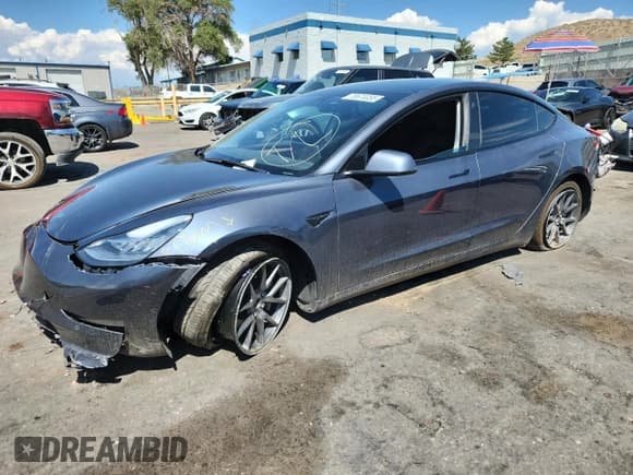 ✅ 2022 Tesla Model 3 Long Range • VIN: 5YJ3E1EB9NF243569 • Lot: 70670055. Wystawiony na Copart z przebiegiem Nie podano. Bezpłatny archiwum sprzedaży aukcyjnych z USA i szczegółowy raport historii pojazdu na DreamBid. Zdjęcie 1.