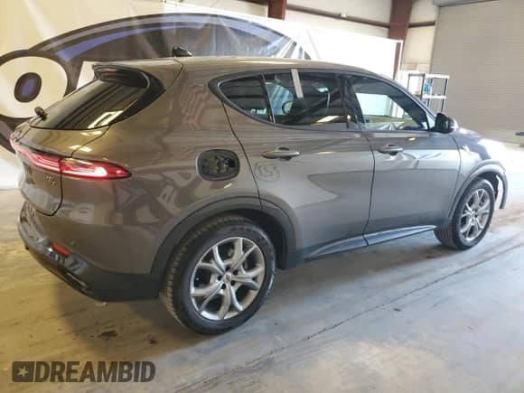 2024 Dodge Hornet R/T z VIN ZACPDFCW6R3A27983, wystawiony jako Copart lot #47845855 z przebiegiem 18 861 mil mil oraz Czysty tytuł • Clean title. Historia ofert i sprzedaży dostępna na DreamBid. Obrazek 3.