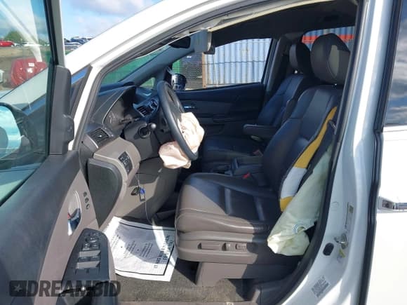 ✅ 2014 Honda Odyssey Touring • VIN: 5FNRL5H93EB043383 • Lot: 43571864. Listed on IAAI with 186,950 mi. Free auction sales archive from the USA and detailed vehicle history report at DreamBid. Image 5.