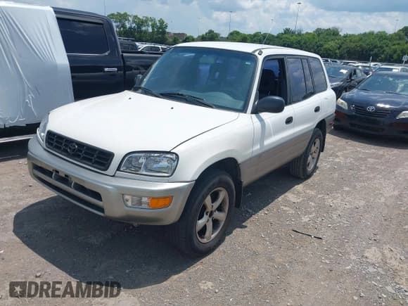 ✅ 2000 Toyota RAV4 • VIN: JT3GP10VXY0046589 • Lot: 42802901. Listed on IAAI with 219,158 mi. Free auction sales archive from the USA and detailed vehicle history report at DreamBid. Image 2.
