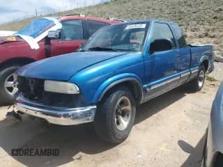 2000 Chevrolet S-10 LS z VIN 1GCCS1941Y8173669, wystawiony jako Copart lot #55470125 z przebiegiem 171 513 mil mil oraz Nie do naprawy • Non repairable. Historia ofert i sprzedaży dostępna na DreamBid. Obrazek 1.