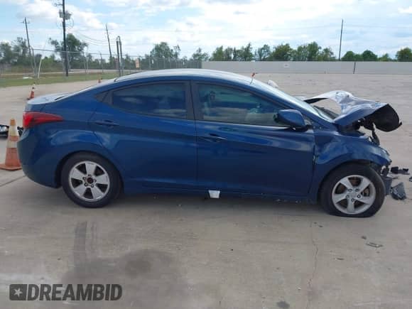 2014 Hyundai Elantra SE z VIN KMHDH4AE0EU163187, wystawiony jako IAAI lot #43472754 z przebiegiem Nie podano mil oraz . Historia ofert i sprzedaży dostępna na DreamBid. Obrazek 12.
