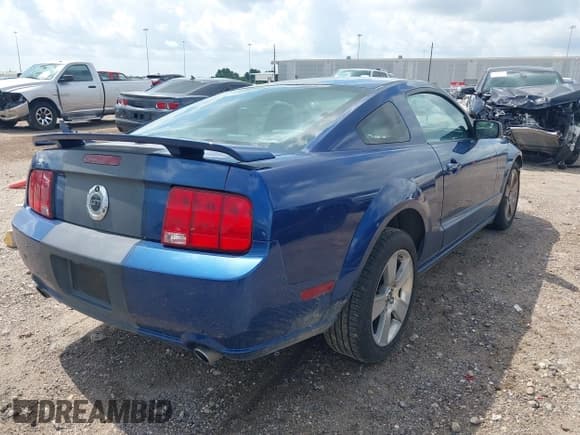 ✅ 2007 Ford Mustang GT Deluxe • VIN: 1ZVHT82H475204791 • Lot: 42728878. Listed on IAAI with 109,428 mi. Free auction sales archive from the USA and detailed vehicle history report at DreamBid. Image 4.