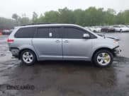 ✅ 2011 Toyota Sienna LE AAS • VIN: 5TDKK3DC7BS165746 • Лот: 42264841. Опубликован ранее на IAAI с пробегом 173 236 миль. Бесплатный доступ к архиву аукционных продаж из США и подробный отчёт об истории автомобиля на DreamBid. Изображение 13.