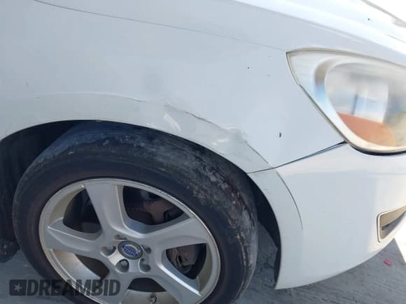 ✅ 2013 Volvo S60 T5 Premier • VIN: YV1612FS6D2207492 • Lot: 43497044. Wystawiony na IAAI z przebiegiem 97 274 mil. Bezpłatny archiwum sprzedaży aukcyjnych z USA i szczegółowy raport historii pojazdu na DreamBid. Zdjęcie 6.