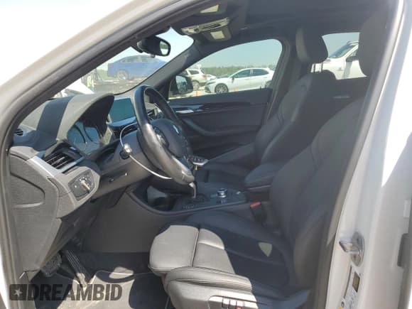 ✅ 2023 BMW X2 sDrive28i • VIN: WBXYH9C00P5V38984 • Lot: 50739725. Wystawiony na Copart z przebiegiem 47 287 mil. Bezpłatny archiwum sprzedaży aukcyjnych z USA i szczegółowy raport historii pojazdu na DreamBid. Zdjęcie 7.