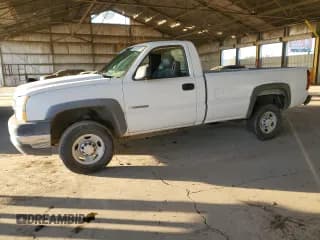 ✅ 2006 Chevrolet Silverado 2500HD Work Truck • VIN: 1GCHC24U06E282204 • Lot: 88970385. Wystawiony na Copart z przebiegiem 119 340 mil. Bezpłatny archiwum sprzedaży aukcyjnych z USA i szczegółowy raport historii pojazdu na DreamBid. Zdjęcie 1.