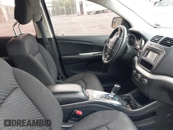 ✅ 2013 Dodge Journey SE • VIN: 3C4PDCAB7DT695493 • Lot: 42450756. Wystawiony na IAAI z przebiegiem 153 064 mil. Bezpłatny archiwum sprzedaży aukcyjnych z USA i szczegółowy raport historii pojazdu na DreamBid. Zdjęcie 5.