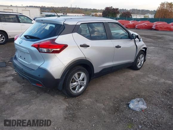 ✅ 2020 Nissan Kicks S • VIN: 3N1CP5BV3LL526504 • Lot: 43503228. Wystawiony na IAAI z przebiegiem 56 359 mil. Bezpłatny archiwum sprzedaży aukcyjnych z USA i szczegółowy raport historii pojazdu na DreamBid. Zdjęcie 4.