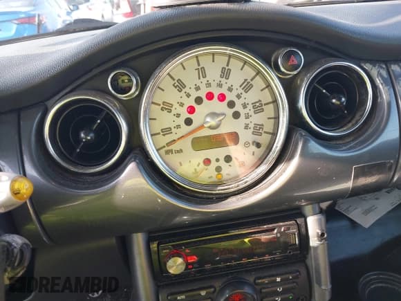 ✅ 2007 MINI Convertible S • VIN: WMWRH33557TJ44349 • Lot: 42799773. Listed on IAAI with 92,482 mi. Free auction sales archive from the USA and detailed vehicle history report at DreamBid. Image 7.