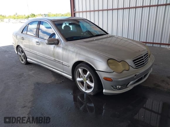 ✅ 2005 Mercedes-Benz C 230 Kompressor • VIN: WDBRF40J85F667729 • Lot: 42915404. Wystawiony na IAAI z przebiegiem 165 565 mil. Bezpłatny archiwum sprzedaży aukcyjnych z USA i szczegółowy raport historii pojazdu na DreamBid. Zdjęcie 1.
