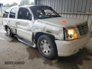 ✅ 2002 Cadillac Escalade • VIN: 1GYEC63T82R211574 • Lot: 70390754. Wystawiony na Copart z przebiegiem 225 197 mil. Bezpłatny archiwum sprzedaży aukcyjnych z USA i szczegółowy raport historii pojazdu na DreamBid. Zdjęcie 4.