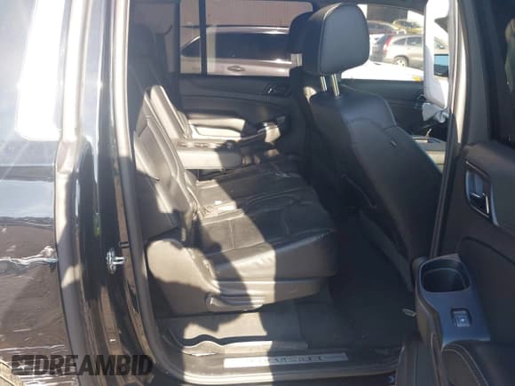 ✅ 2020 Chevrolet Suburban LT • VIN: 1GNSCHKC7LR304326 • Lot: 42840249. Wystawiony na IAAI z przebiegiem 249 916 mil. Bezpłatny archiwum sprzedaży aukcyjnych z USA i szczegółowy raport historii pojazdu na DreamBid. Zdjęcie 8.