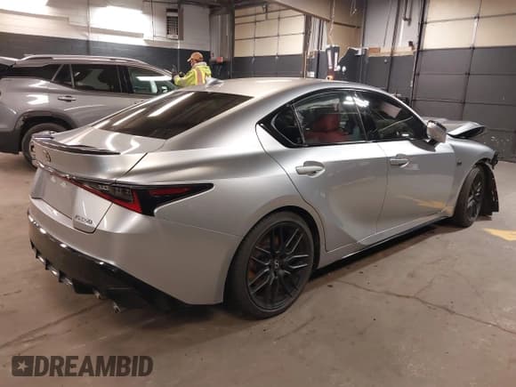 ✅ 2023 Lexus IS 500 F Sport Performance • VIN: JTHAP1D25P5002890 • Lot: 42054870. Wystawiony na IAAI z przebiegiem 20 943 mil. Bezpłatny archiwum sprzedaży aukcyjnych z USA i szczegółowy raport historii pojazdu na DreamBid. Zdjęcie 4.