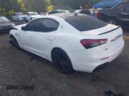 ✅ 2022 Maserati Ghibli Modena Q4 • VIN: ZAM57YTM1NX398070 • Lot: 43238841. Wystawiony na IAAI z przebiegiem 25 985 mil. Bezpłatny archiwum sprzedaży aukcyjnych z USA i szczegółowy raport historii pojazdu na DreamBid. Zdjęcie 3.