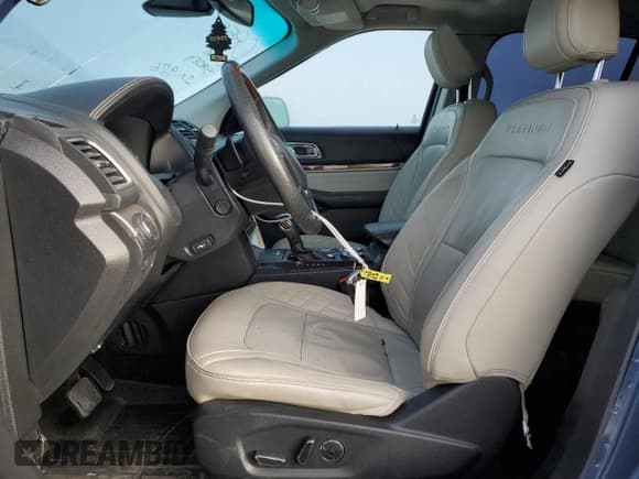 ✅ 2018 Ford Explorer Platinum • VIN: 1FM5K8HT1JGB57280 • Lot: 82574555. Wystawiony na Copart z przebiegiem 106 342 mil. Bezpłatny archiwum sprzedaży aukcyjnych z USA i szczegółowy raport historii pojazdu na DreamBid. Zdjęcie 7.