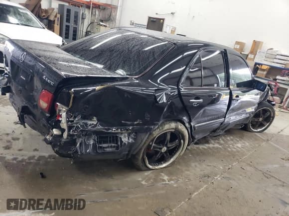 ✅ 1999 Mercedes-Benz E 320 • VIN: WDBJF82H7XX023926 • Лот: 86215615. Опубликован ранее на Copart с пробегом Не указан. Бесплатный доступ к архиву аукционных продаж из США и подробный отчёт об истории автомобиля на DreamBid. Изображение 3.