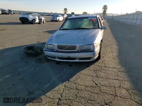 ✅ 1998 Volvo S70 T5 • VIN: YV1LS5371W1483508 • Lot: 77251324. Listed on Copart with 89,298 mi. Free auction sales archive from the USA and detailed vehicle history report at DreamBid. Image 11.