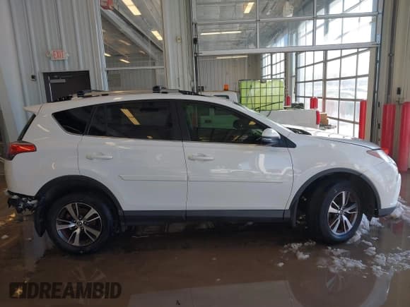 ✅ 2017 Toyota RAV4 XLE • VIN: JTMWFREV0HJ716663 • Лот: 41256607. Опубликован ранее на IAAI с пробегом 101 641 миль. Бесплатный доступ к архиву аукционных продаж из США и подробный отчёт об истории автомобиля на DreamBid. Изображение 14.