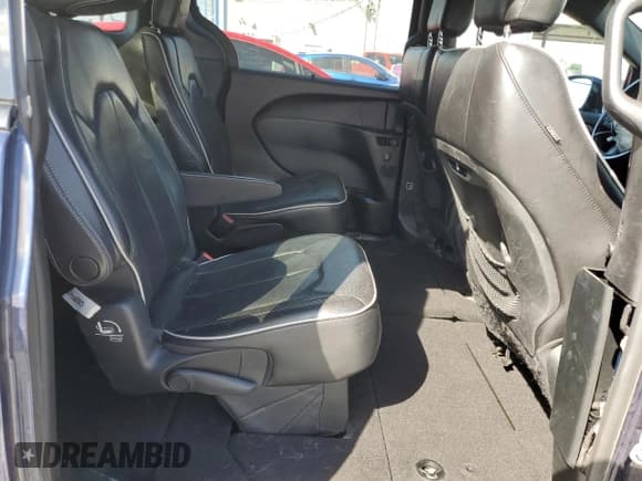 ✅ 2018 Chrysler Pacifica Limited • VIN: 2C4RC1GG9JR256751 • Lot: 81938295. Wystawiony na Copart z przebiegiem 149 050 mil. Bezpłatny archiwum sprzedaży aukcyjnych z USA i szczegółowy raport historii pojazdu na DreamBid. Zdjęcie 11.