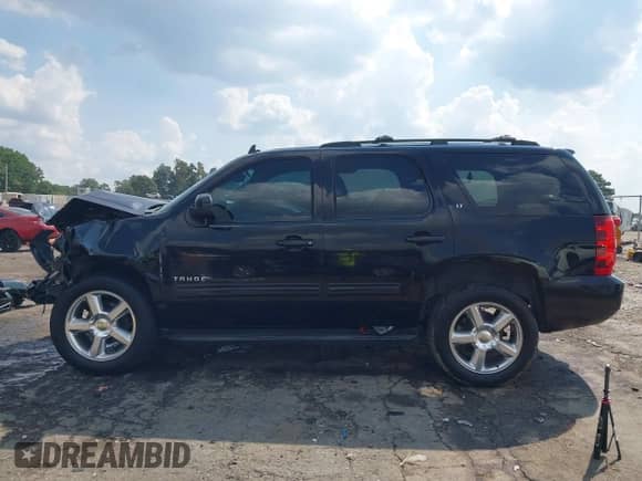 2012 Chevrolet Tahoe LT z VIN 1GNSCBE06CR215264, wystawiony jako IAAI lot #43274793 z przebiegiem 245 873 mil mil oraz . Historia ofert i sprzedaży dostępna na DreamBid. Obrazek 15.