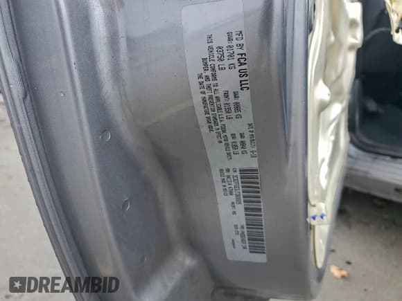 ✅ 2018 FIAT 500e • VIN: 3C3CFFGE3JT369329 • Lot: 94040425. Wystawiony na Copart z przebiegiem 53 262 mil. Bezpłatny archiwum sprzedaży aukcyjnych z USA i szczegółowy raport historii pojazdu na DreamBid. Zdjęcie 13.