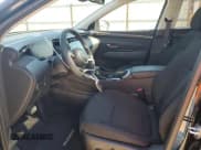 ✅ 2022 Hyundai Tucson SEL • VIN: 5NMJFCAE2NH103104 • Lot: 40104753. Wystawiony na Copart z przebiegiem 10 394 mil. Bezpłatny archiwum sprzedaży aukcyjnych z USA i szczegółowy raport historii pojazdu na DreamBid. Zdjęcie 7.