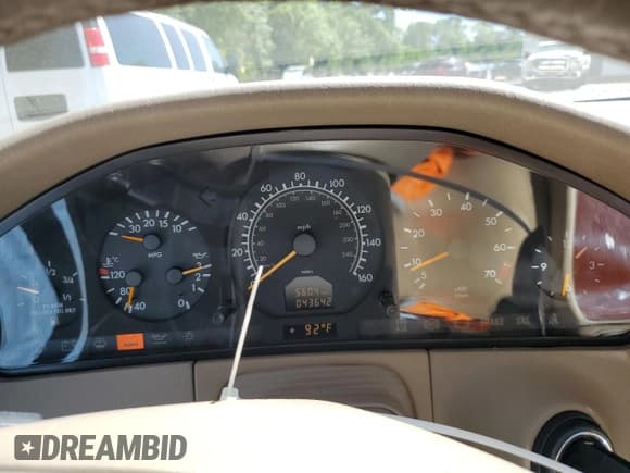 ✅ 1999 Mercedes-Benz S 320/430/500 • VIN: WDBGA33G4XA428050 • Lot: 69560465. Wystawiony na Copart z przebiegiem 43 642 mil. Bezpłatny archiwum sprzedaży aukcyjnych z USA i szczegółowy raport historii pojazdu na DreamBid. Zdjęcie 9.